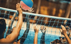 与哪吒等IP、二次元联动，《和平精英》这场潮流大秀玩嗨了