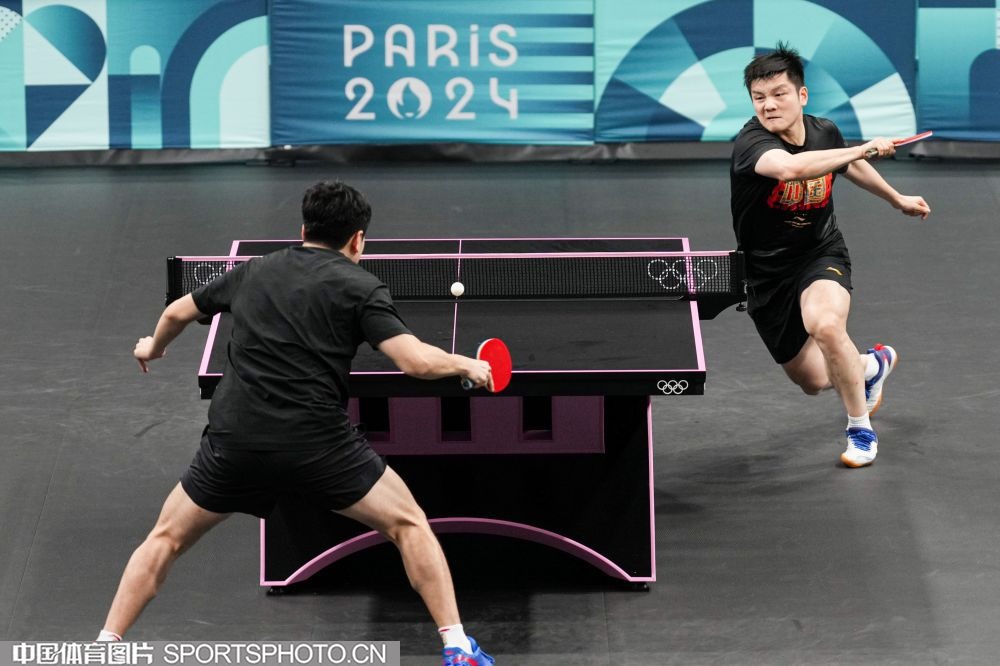 属于他的时刻到了 👏🏻 来源：REAL MADRID FANS🚨 在基利安·姆巴佩伤愈之前，贡萨洛将担任皇家马德里的9️⃣号前锋。