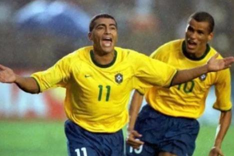 里承担着极 里承担着极